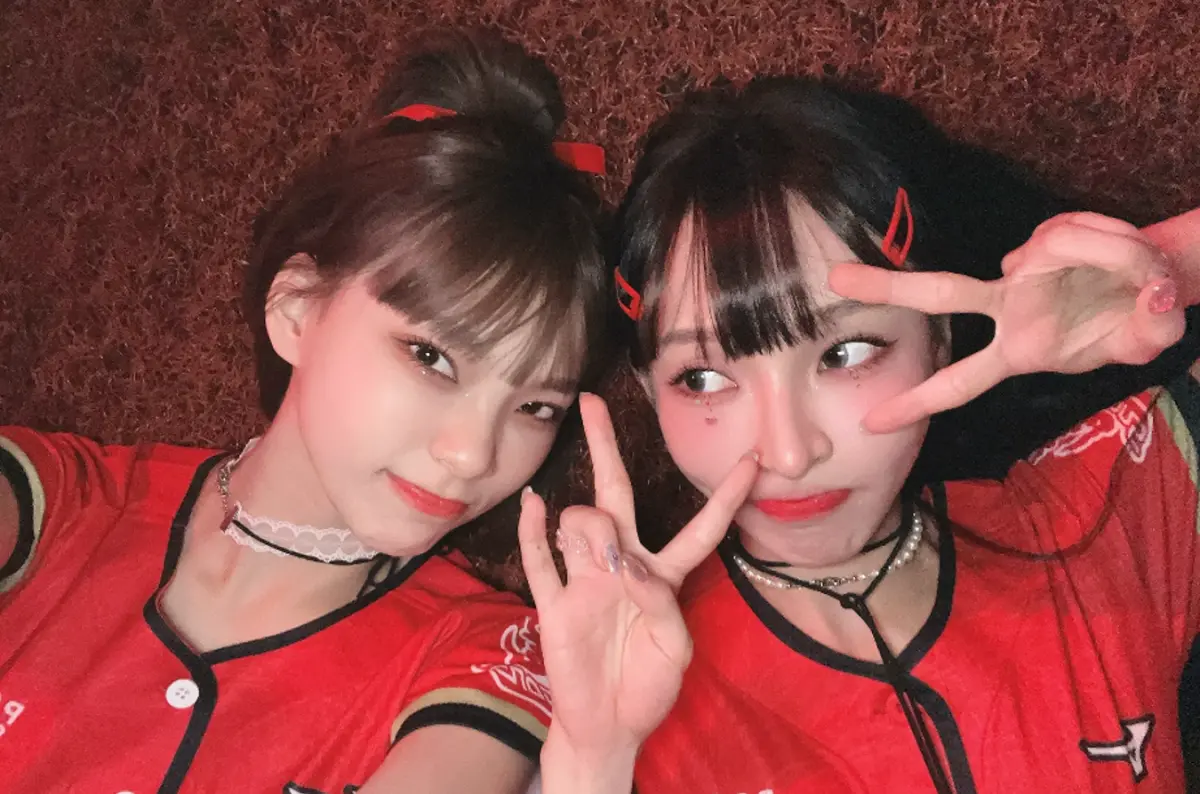 ▲李芷霖（左）近日被指控偷吃人夫，過去還曾遭林襄（右）爆料，會在啦啦隊休息室開「上空趴」，露點走來走去，相當豪放。（圖／李芷霖IG）