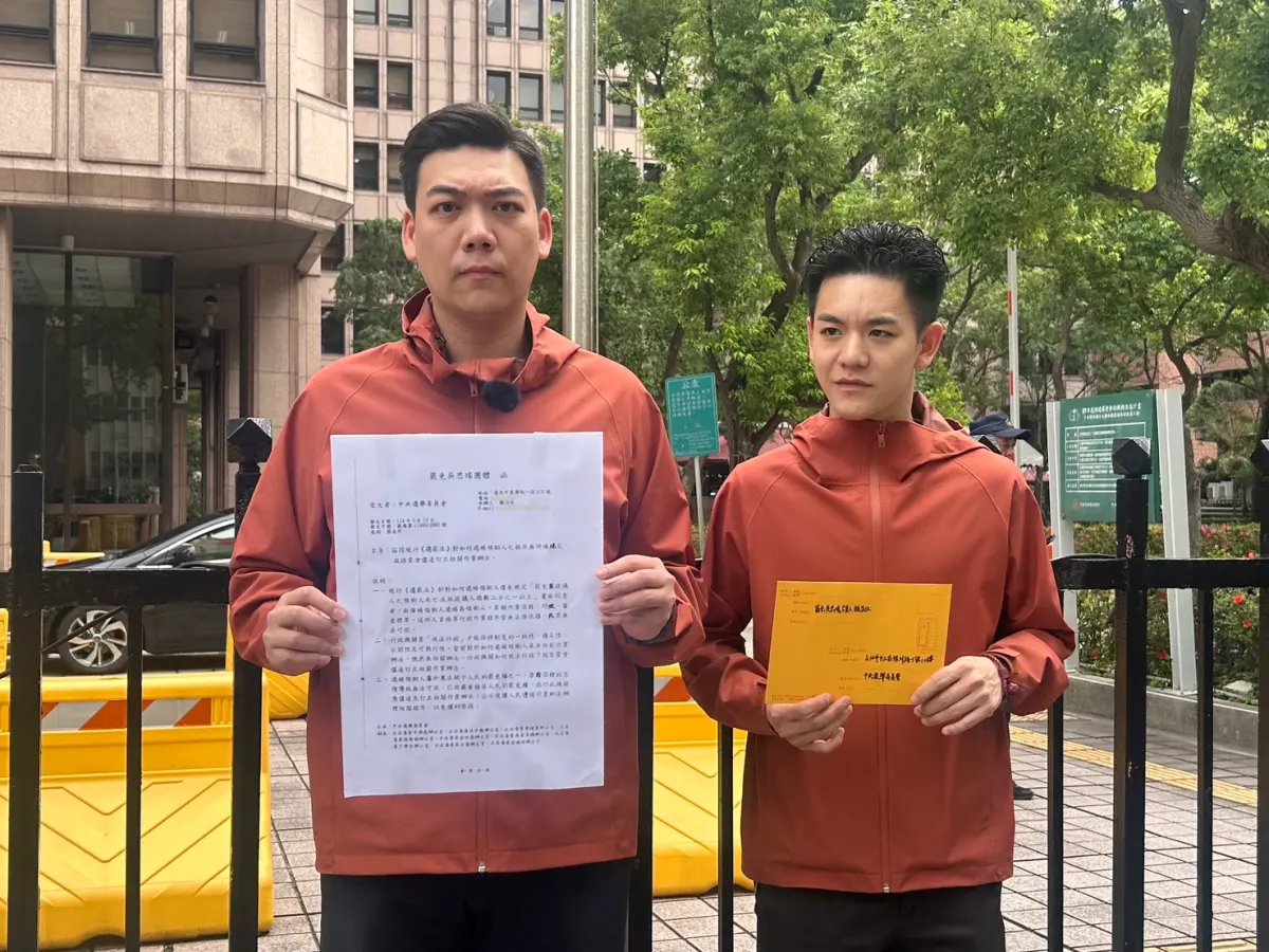 ▲罷免吳思瑤團體今天到中選會抗議。（圖／地動刪搖提供）