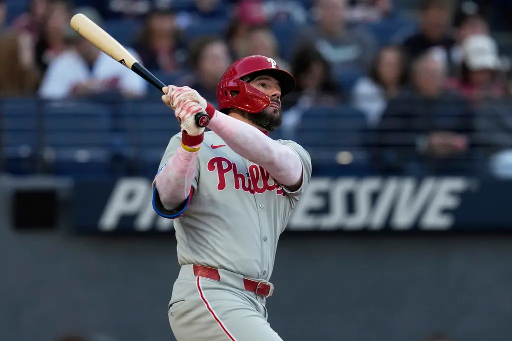 ▲MLB美國職業棒球大聯盟（Major League Baseball）費城費城人（Philadelphia Phillies）強打外野手舒瓦伯（Kyle Schwarber）在今（4）日對底特律老虎（Detroit Tigers）的比賽中，於第8局擊出本季第38轟，追平目前效力洛杉磯道奇的大谷翔平，並列國聯全壘打王。（圖／美聯社／達志影像）