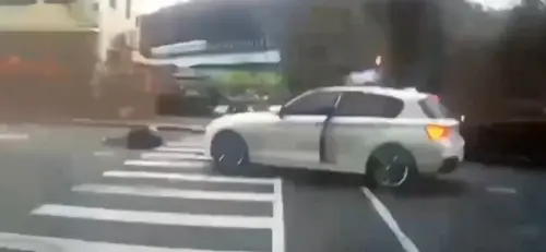 ▲禮客董事長翁素蕙（倒地女子）遭爆料車禍輕傷，卻跟肇事駕駛求償600萬。（圖／警方提供）