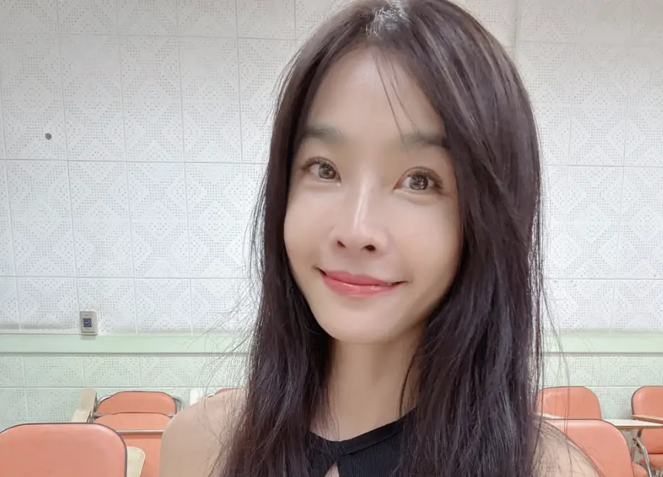 ▲小嫻現在是大學新鮮人，沒想到卻因為太忙免疫力下降，住院打點滴，這狀況也不是第一次發生，讓粉絲擔心不已。（圖／翻攝自小嫻IG）