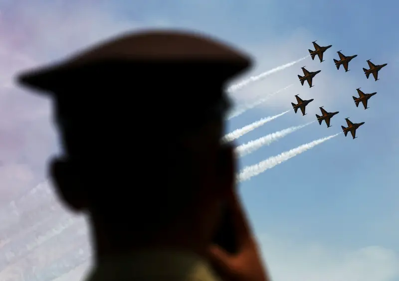 3度勸離仍不聽！2台灣人擅闖韓美航空展偷拍軍機　遭「緊急逮捕」