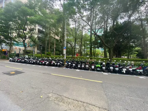針對共用停車格,重機騎士大多認為是好的開始,未來希望擴大實施。(圖/讀者提供) ▲針對共用停車格,重機騎士大多認為是好的開始,未來希望擴大實施。(圖/讀者提供)