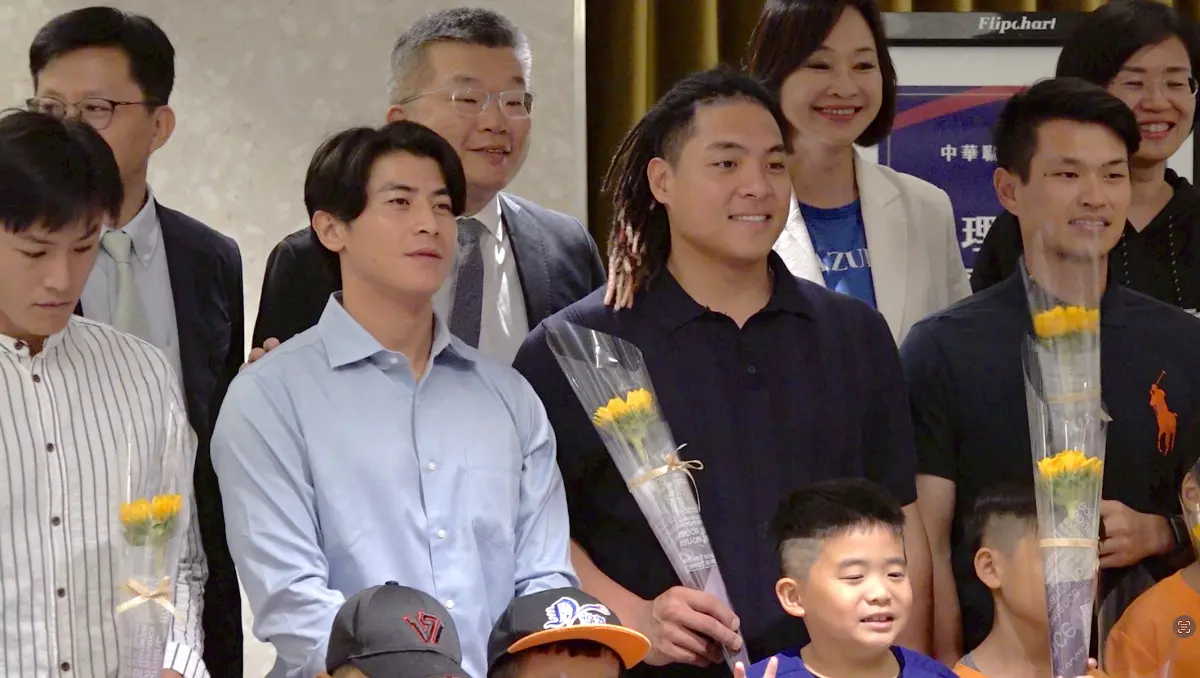 ▲陳傑憲（左二）分享當初看到剴剴案新聞時，直接在電視機前落淚，他今日再度盼望社會重視兒虐事件，希望未來不要再有遺憾的事情發生。（圖／記者陳云茹攝）