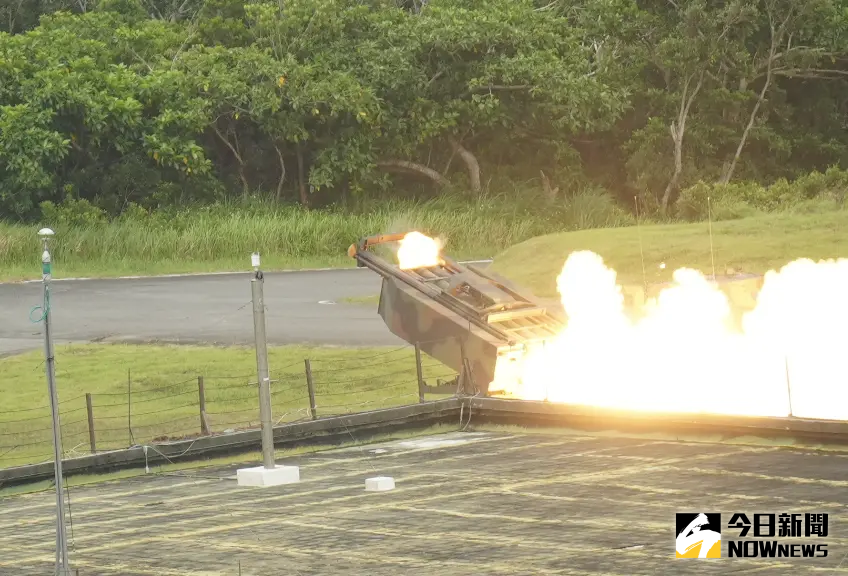 ▲「海馬斯」多管火箭系統首度在台實彈射擊。（圖／記者呂炯昌攝，2025.05.12）