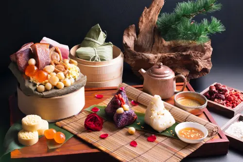 ▲李方艾美酒店推出2025年度限定「艾美端午粽禮」，嚴選中西匯融食材，打造鹹甜並陳的好禮。（圖／業者提供）