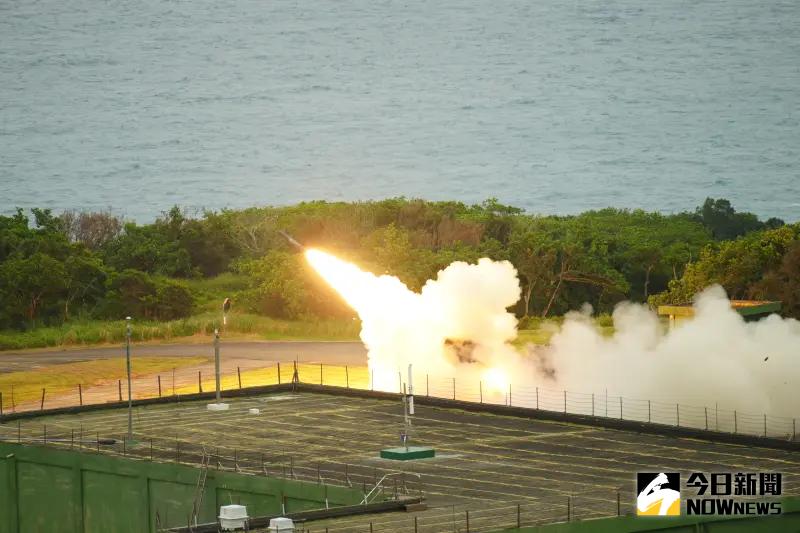 圖輯／嚇阻共軍侵台利器！「海馬斯」火箭首度在台實彈射擊