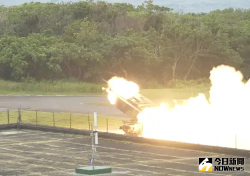 ▲「海馬斯」多管火箭系統首度在台實彈射擊。（圖／記者呂炯昌攝，2025.05.12）