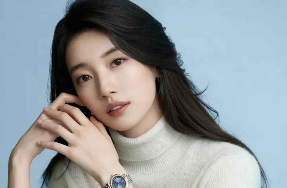 ▲國民初戀秀智近期傳出有望接演漫改古裝劇《女皇的後宮們》，一次和5名男神戀愛，對此經紀公司也發聲回應，證實收到提案。（圖／IG suzy_global）