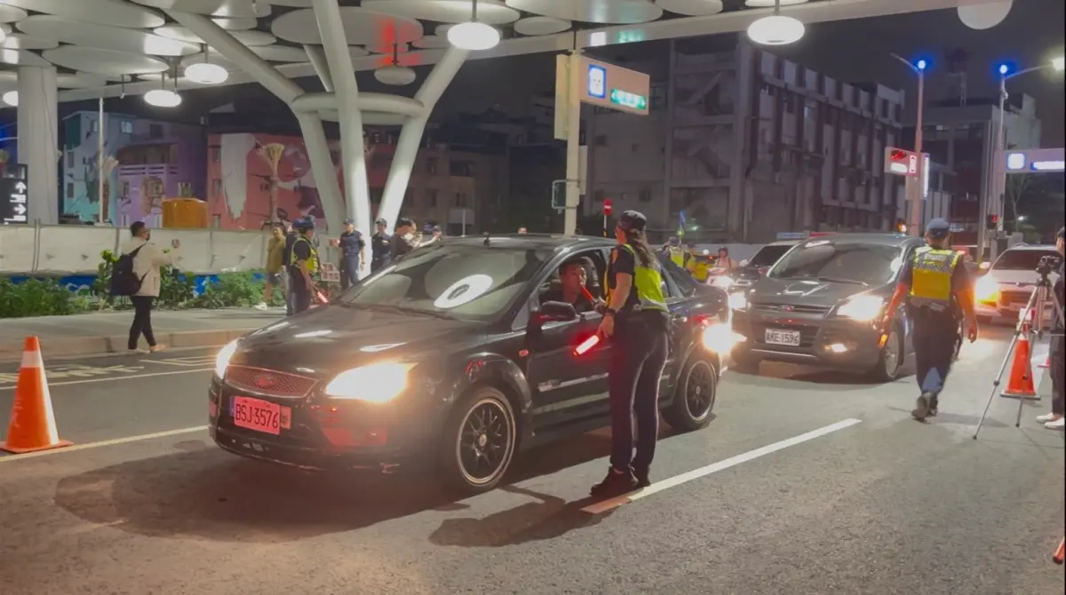 ▲高市警局規劃於12日至14日，連續3天同步動員全市17個分局，針對全市38個行政區展開取締酒駕大執法，僅首日取締酒後駕車達26件。(圖／高市警局交通大隊提供)