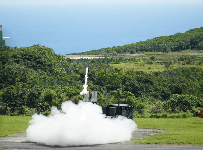 ▲陸軍「神弓操演」陸射劍二飛彈實彈射擊。（圖／記者呂炯昌攝，2025.05.13）