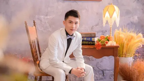 ▲網紅峰哥踢爆因兒少性剝削案被通緝的網紅茶A。(圖/翻攝自峰哥IG) ▲網紅峰哥踢爆因兒少性剝削案被通緝的網紅茶A。(圖/翻攝自峰哥IG)