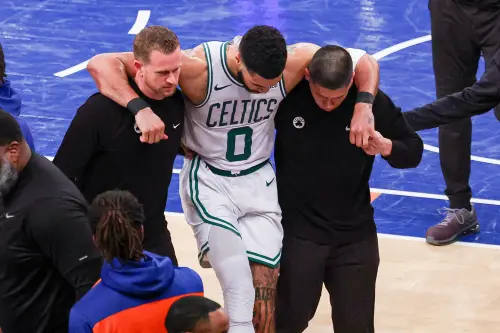 ▲塞爾提克球星Jayson Tatum於東區準決賽G4意外傷退後,湖人「詹皇」LeBron James立即在社群媒體發文表達關心與祝福。(圖/路透/達志影像) ▲塞爾提克球星Jayson Tatum於東區準決賽G4意外傷退後,湖人「詹皇」LeBron James立即在社群媒體發文表達關心與祝福。(圖/路透/達志影像)