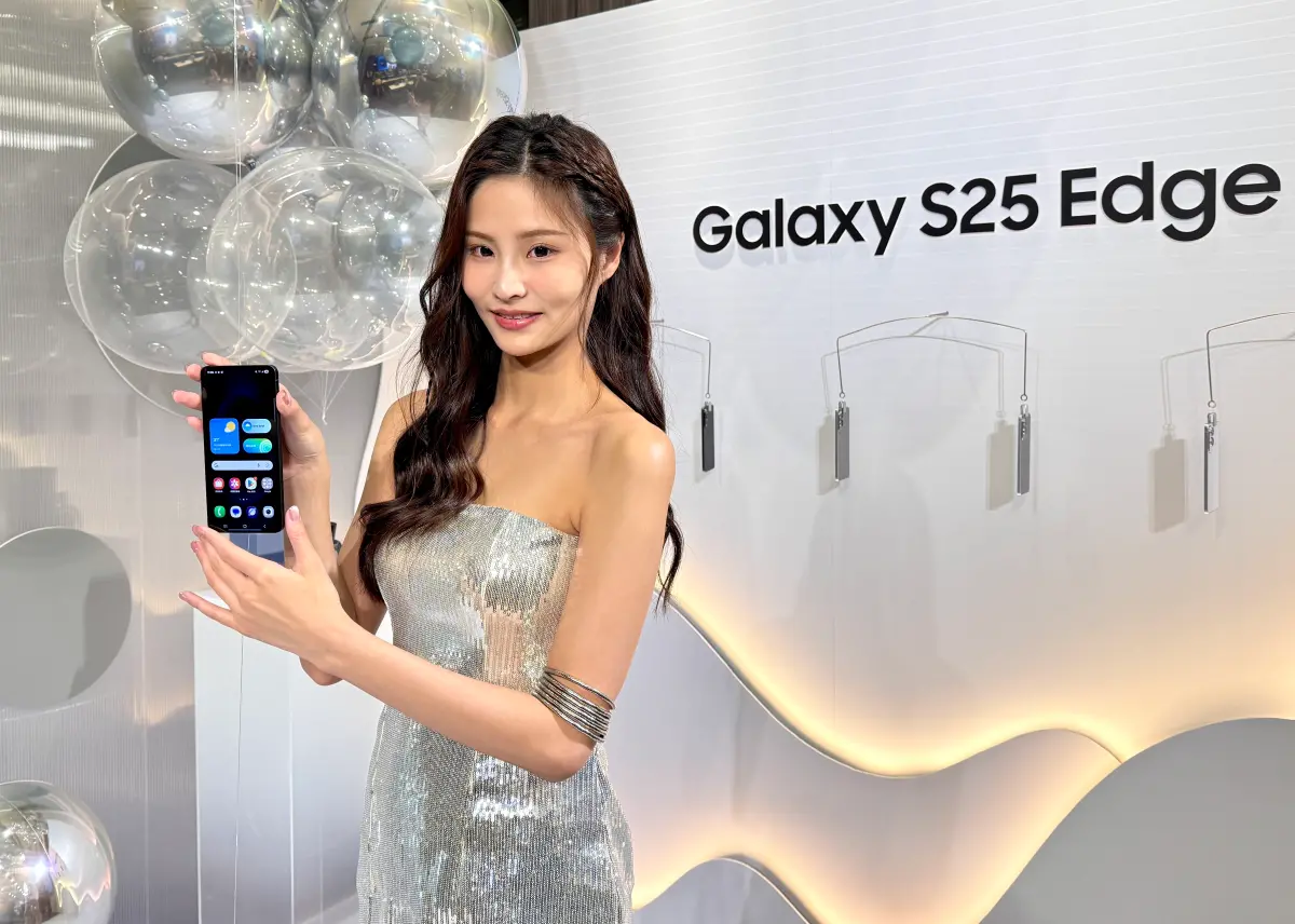 ▲輕薄手機準備開戰！三星今（13）日正式推出主打輕薄設計的Galaxy S25 Edge，厚度僅為5.8mm，重量163克，帶來絕佳的手感體驗。（圖／記者周淑萍攝）
