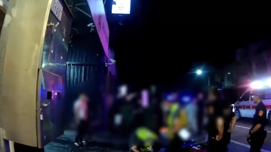 ▲台東一間KTV發生濺血事件，洪姓男子於凌晨1時許離開時，遭3名男子砍傷送醫，幸無大礙。（圖／警方提供）