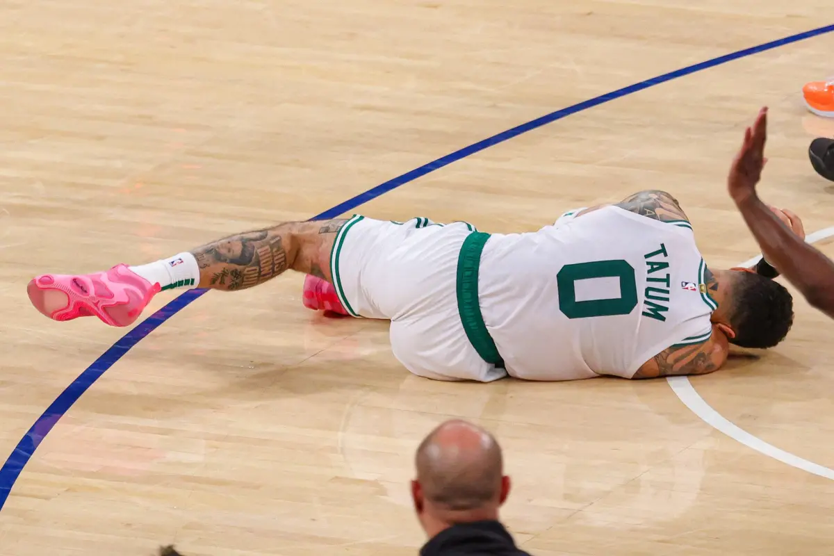 ▲塞爾提克球團今（14）日宣布，Tatum已經接受手術治療右腳阿基里斯腱斷裂傷勢，手術成功，但目前仍無法確定Tatum會缺陣多少時間。（圖／路透／達志影像）