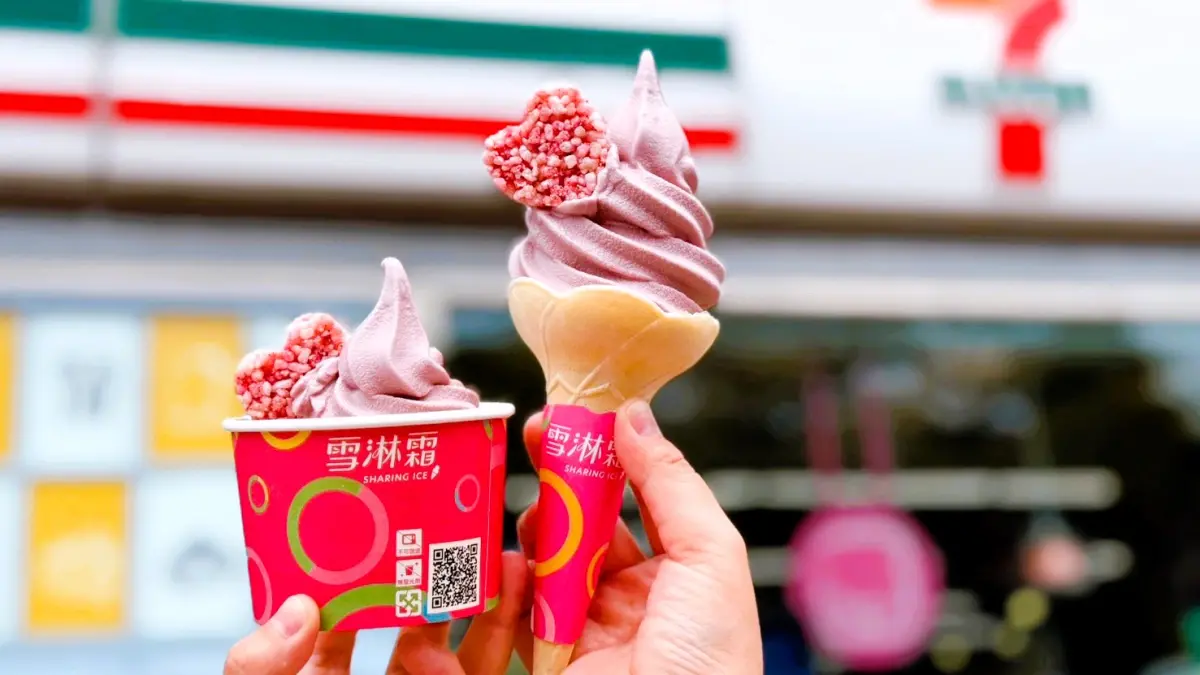 ▲高溫熱爆了，7-11自5月16日起，買霜淇淋就免費多送「愛心米磚」520告白神器。（圖／業者提供）