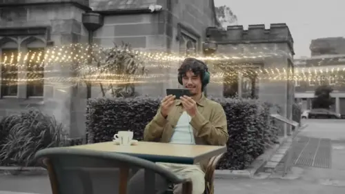 ▲SONY Xperia 1 VII最大賣點被認為是「Walkman回歸」，支援 Dolby Atmos 音效、Hi-Res 音樂及LDAC無損傳輸，並保留 3.5mm 耳機孔，對於耳機發燒友來說會是一大誘因。（圖／翻攝官網）