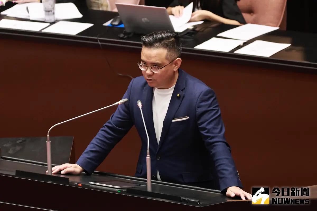 ▲國民黨立委黃健豪說，透過這次修法納管二類電信，將能有效打擊詐騙業者透過二類電信詐騙數量。（圖／記者吳翊緁攝）