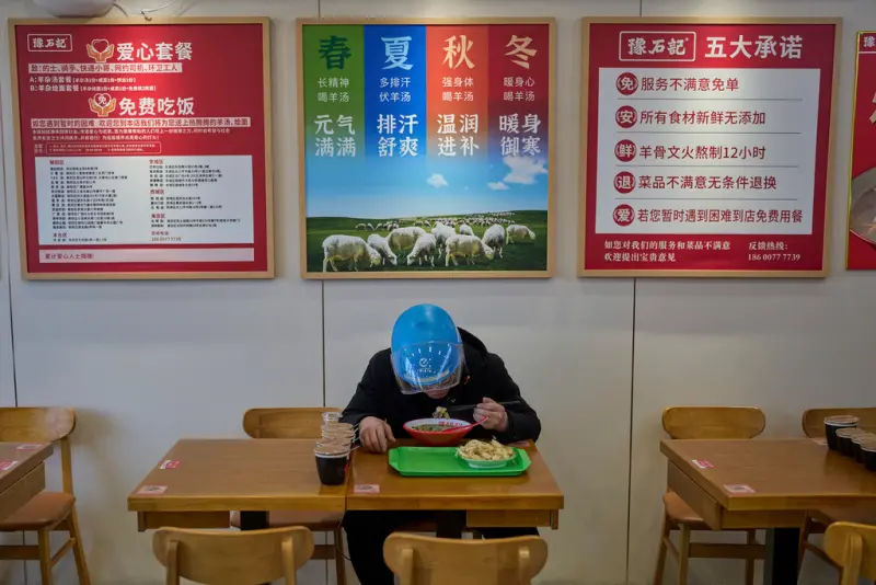 中國2億零工拚生存！外送員連飯錢都省　靠「愛心餐」求溫飽