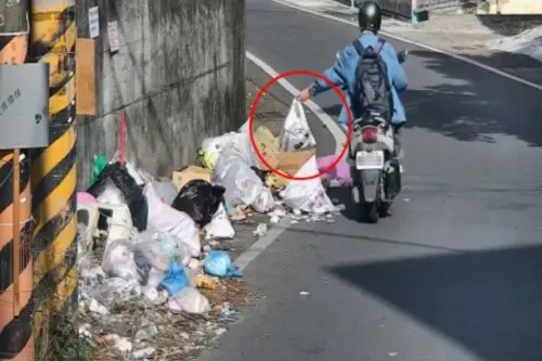 ▲環保局已針對轄內60處亂丟垃圾熱點（如分隔島、十字路口及偏遠河岸）架設移動式監視器進行蒐證。（圖／屏東縣府提供）