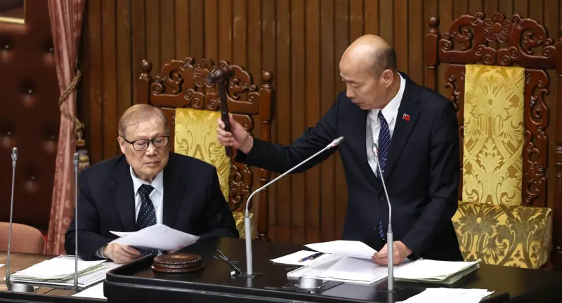 快訊／立院三讀！增訂棄保潛逃罪關3年　不法關說囚5年