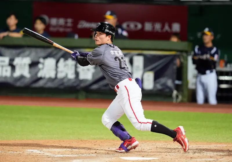 中職／李凱威猛打賞、吉力吉撈敲滿貫砲　味全9：3退兄弟收4連勝