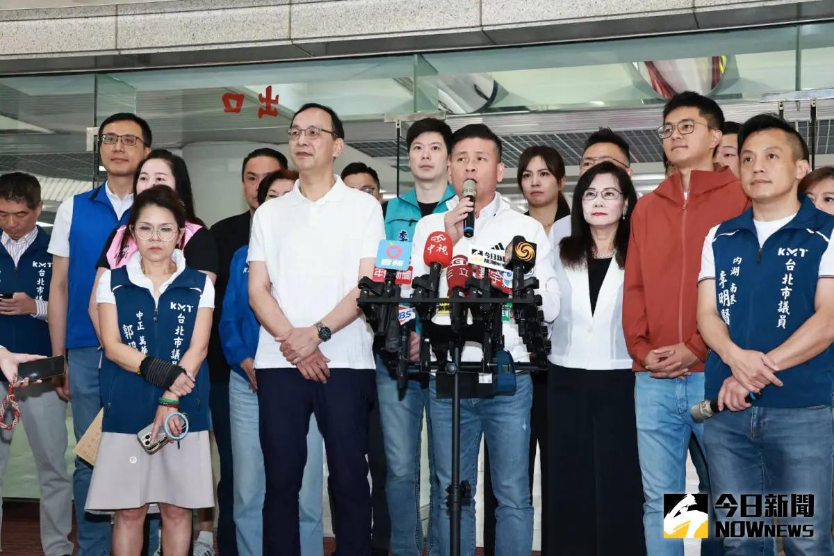 ▲國民黨台北市黨部主委北市議長戴錫欽動員12區車隊掃街。（圖／記者吳翊緁攝，2025.05.14）