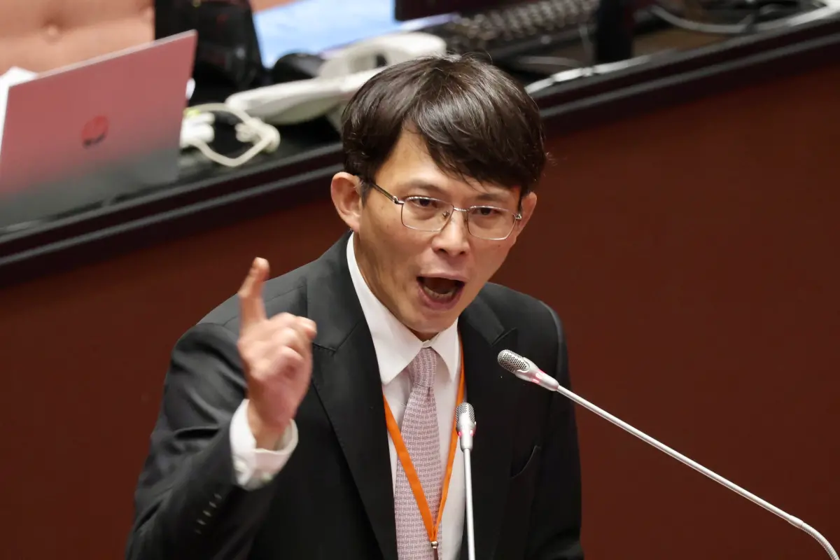 賴清德邀國安簡報！黃國昌喊公開直播 律師酸：愛作秀怎不當藝人