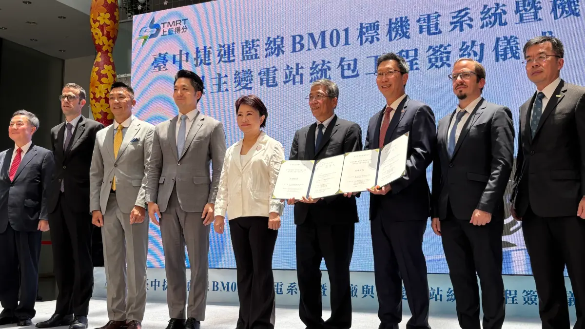 ▲台北市長蔣萬安南下台中與市長盧秀燕合體，一起見證中捷藍線簽約儀式。（圖／記者顏幸如攝，2025.05.14）