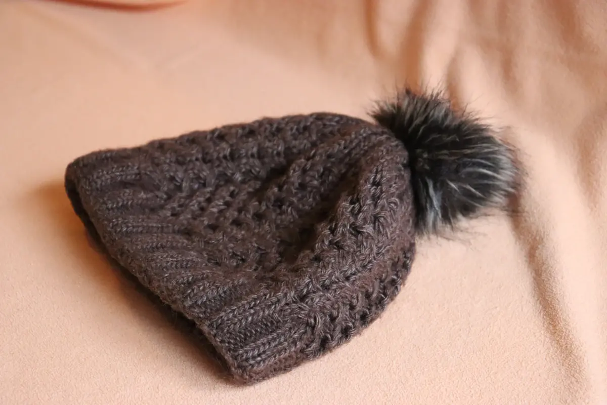 ▲毛帽頂部「多一顆球」有啥用途？相信不少人都會以為是拿來裝可愛或裝飾的，但日本專家就打臉說出真正用途，而讓許多人大長知識。（圖／取自photoAC）