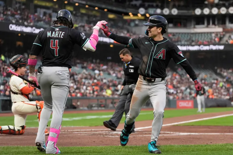 ▲效力於美國職業棒球大聯盟（Major League Baseball）亞利桑那響尾蛇的台美混血好手「卡仔」 Corbin Carroll昨（13）日迎戰舊金山巨人轟出單場雙響砲！一戰超越洛杉磯道奇隊球星大谷翔平12轟的紀錄。（圖／美聯社／達志影像）