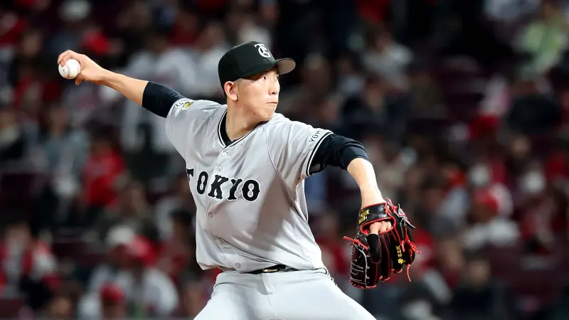 ▲讀賣巨人昨（13）日於馬自達球場出戰廣島鯉魚。讀賣巨人推出王牌投手戸郷翔征掛帥先發，繳出5局94球、被敲出8支安打、投出3次四壞，失掉4分。終場讀賣巨人以4：5不敵廣島鯉魚，戸郷翔征仍未能拿下個人本季首勝，開季五戰全數無勝場。（圖／讀賣巨人官方X）