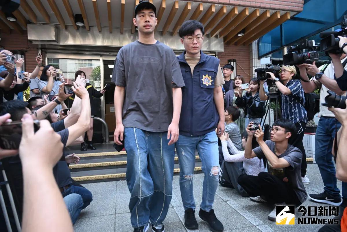 ▲新北檢警偵辦藝人涉嫌逃避兵役案，14日擴大搜索對象，藝人陳大天上午被檢警帶回偵訊，下午移送新北地檢署複訊。（圖／記者林調遜攝）