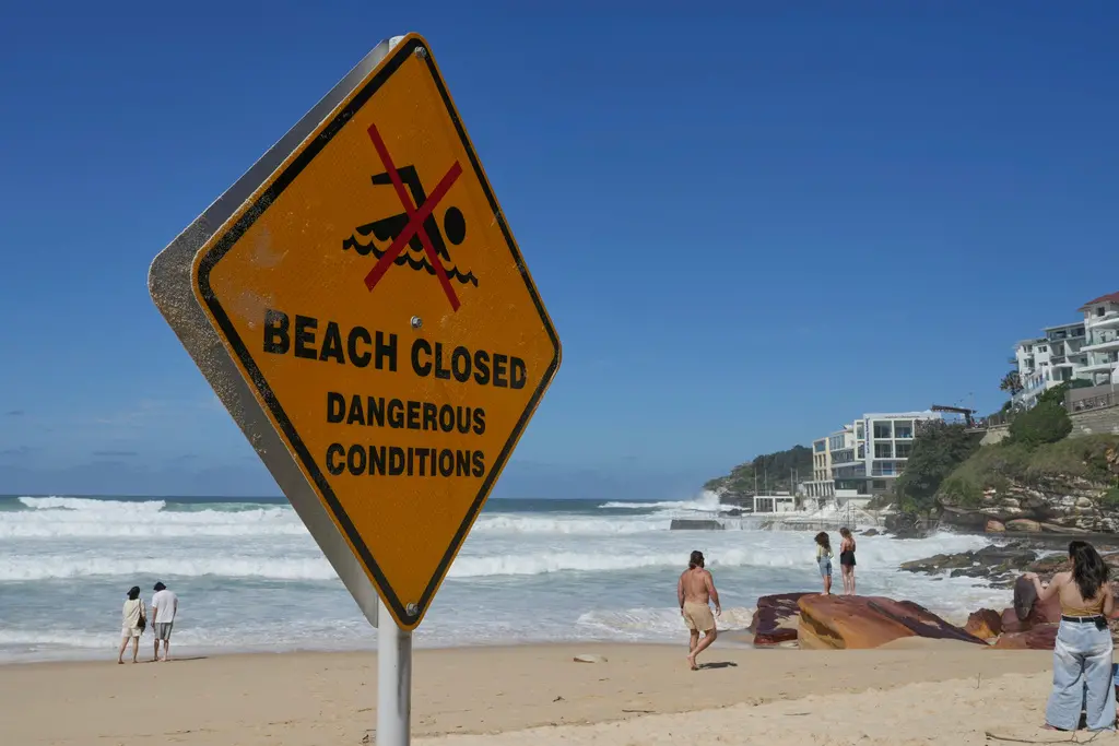 ▲菲律賓政府17日針對澳洲雪梨邦代海灘發生的大規模槍擊事件作出澄清，強調目前並無任何證據顯示涉案槍手曾在菲律賓接受恐怖組織相關訓練。圖為澳洲海灘示意圖。（圖／美聯社／達志影像）