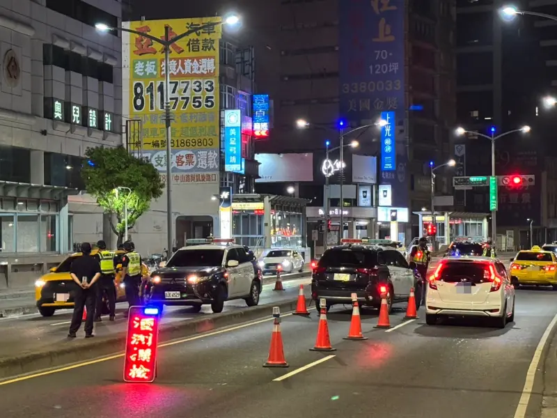 ▲高雄市日前連續3天2起酒駕死亡車禍，高市警局於12日至14日展開連續3天取締酒駕大執法，大執法第二日(13)日再取締35件。累計2天共取締61件。(圖／高市警局交通大隊提供)