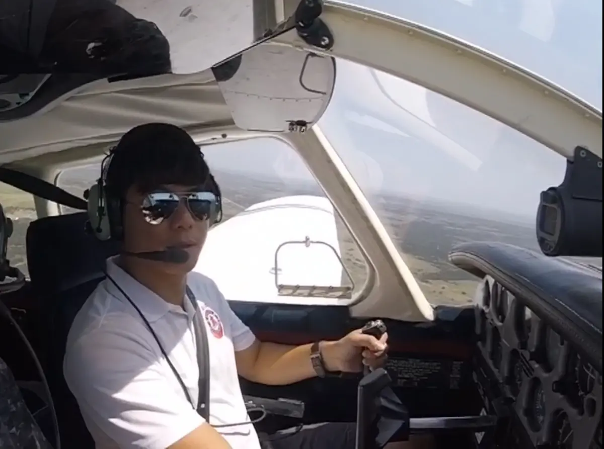 ▲信義房屋林口捷運店專案經理周勁甫從天空轉戰土地 ，靠著執行力與飛行訓練的耐心轉化為服務能量突破低潮、順利晉升。（圖／信義房屋提供）