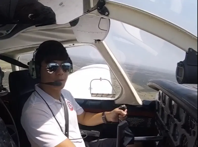 ▲信義房屋林口捷運店專案經理周勁甫從天空轉戰土地 ，靠著執行力與飛行訓練的耐心轉化為服務能量突破低潮、順利晉升。（圖／信義房屋提供）