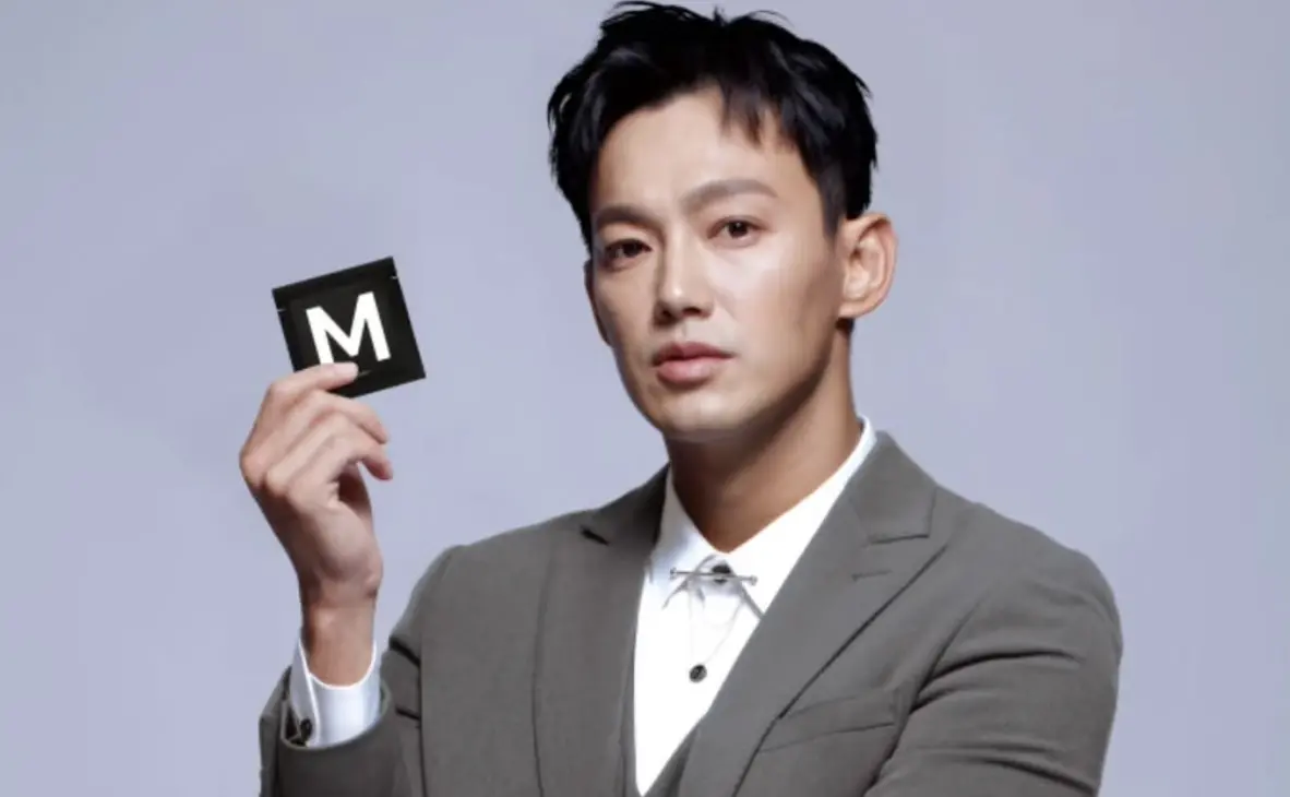 ▲藝人威廉（如圖）被爆料逃兵，目前他已至警局配合調查，但就有網友立刻發現他過去曾演出「軍教片」，為了拍攝還配合軍人作息，對比現況讓人感到相當諷刺。（圖／威廉 IG）