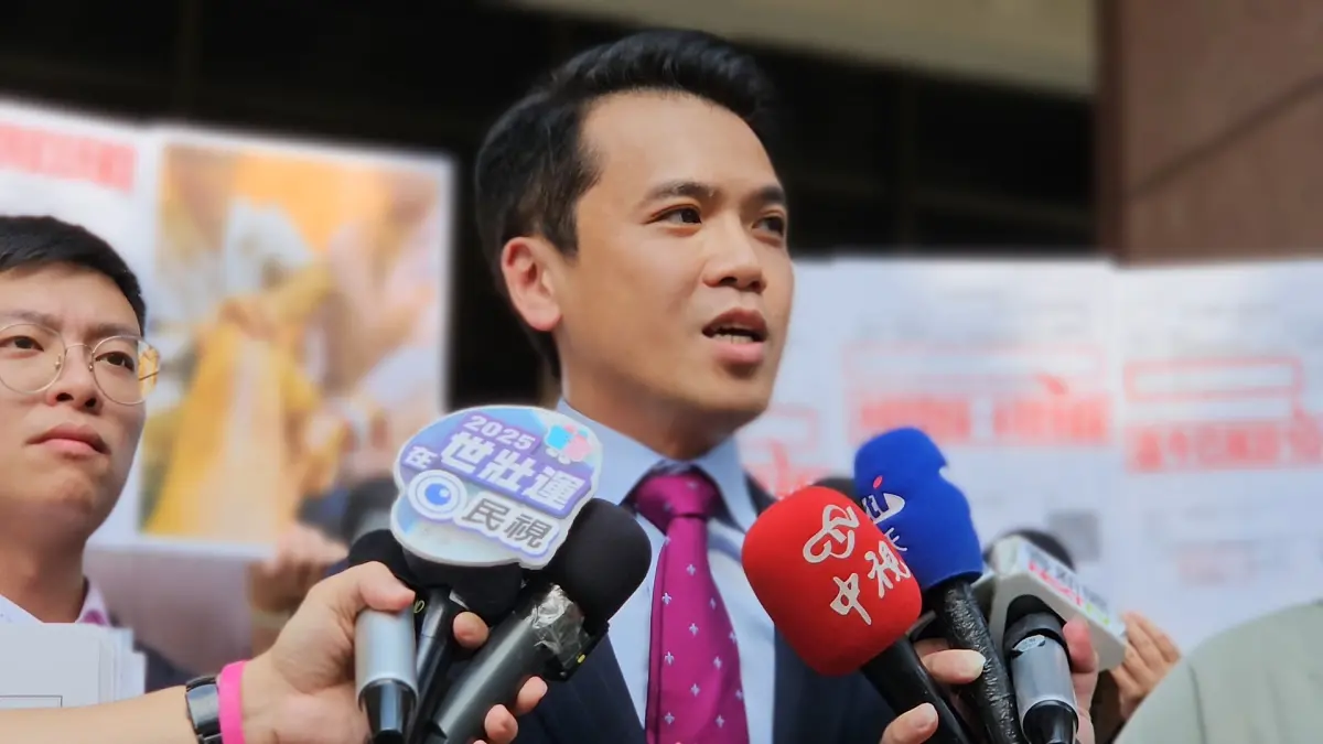 ▲禮客董事長翁素會委任律師黃仕翰到台北地院說明並未在車禍案求償600萬。（圖／記者劉松霖攝）