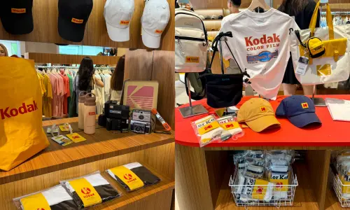 ▲搶先劇透KODAK APPAREL柯達快閃店眾多單品好燒，T恤1,899元、襪款399元、刺繡棒球帽1,399元起。（圖／記者蕭涵云攝）