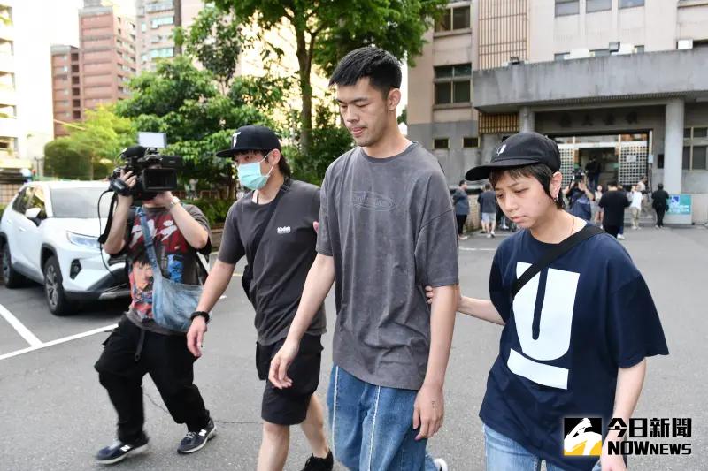 ▲藝人陳大天涉入逃兵案，以25萬元交保，三度鞠躬道歉。(攝影／林柏年)