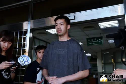 ▲藝人陳大天涉入逃兵案，以25萬元交保，三度鞠躬道歉。（圖／記者林柏年攝）