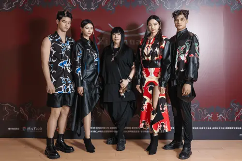 5月24日登場的「廟街潮時尚」跨界走秀,邀請「針織女王」潘怡良設計師操刀40套專屬秀服 ▲5月24日登場的「廟街潮時尚」跨界走秀,邀請「針織女王」潘怡良設計師操刀40套專屬秀服