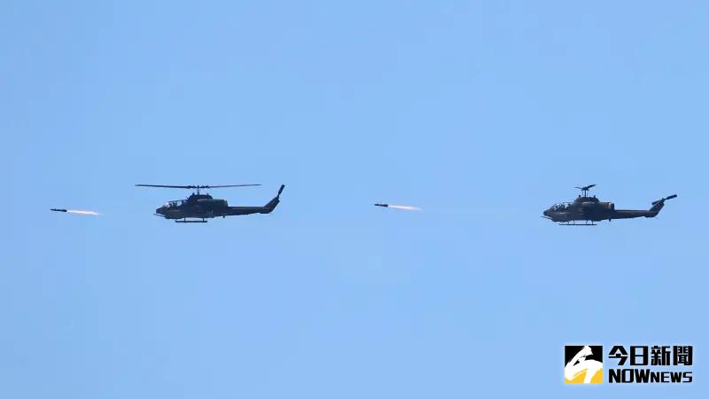 ▲陸軍航特部在屏東九鵬基地「神鷹操演」，AH-64E阿帕契、AH-1W眼鏡蛇與OH-58D三款攻擊直升機，發射地獄火飛彈。（圖／記者莊全成攝，2025.05.14）