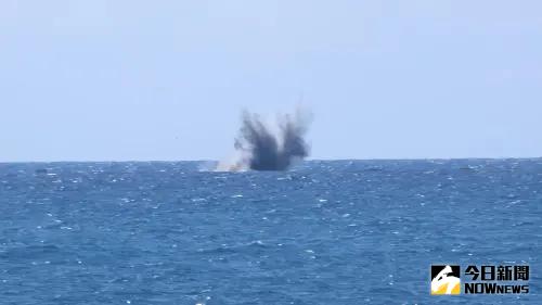 ▲震耳欲聾的爆炸聲響徹雲霄，火光與濃煙直竄天際場面震撼。（圖／記者莊全成攝，2025.05.14）