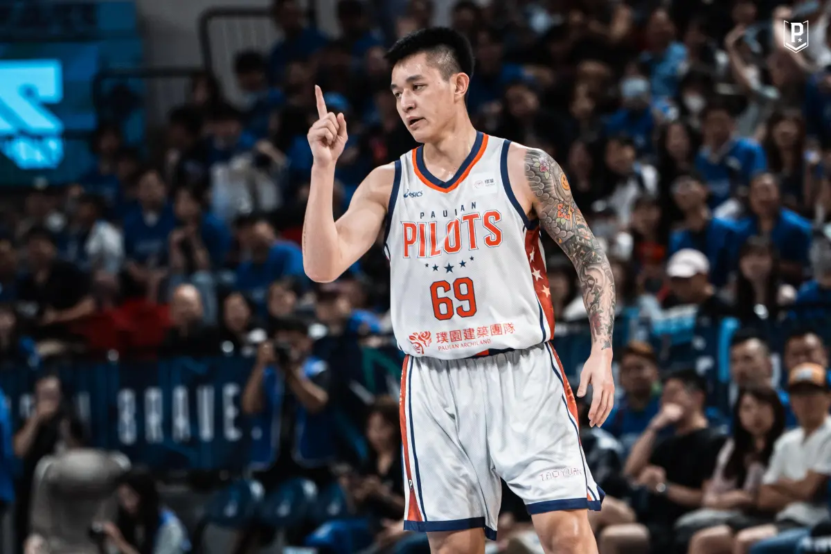 ▲P. LEAGUE+今（14）日進行總冠軍賽G4，由富邦勇士在主場和平籃球館對決桃園璞園領航猿，領航猿靠著末節攻守俱佳的表現，終場以91：75，系列賽扳成2：2平手。領航猿主將盧峻翔攻下全場最高的28分，今天變陣出賽的布依德則得到16分。（圖／領航猿提供）