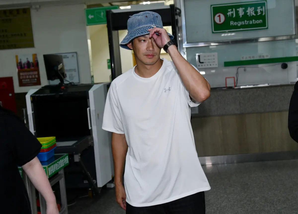 ▲藝人威廉涉嫌逃兵50萬交保。（圖／記者林柏年攝）