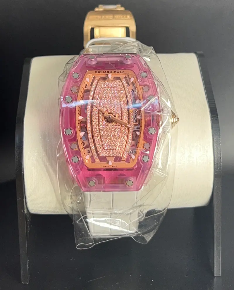 ▲Richard Mille 07-02粉色鑲鑽腕錶(圖/行政執行署台中分署提供)