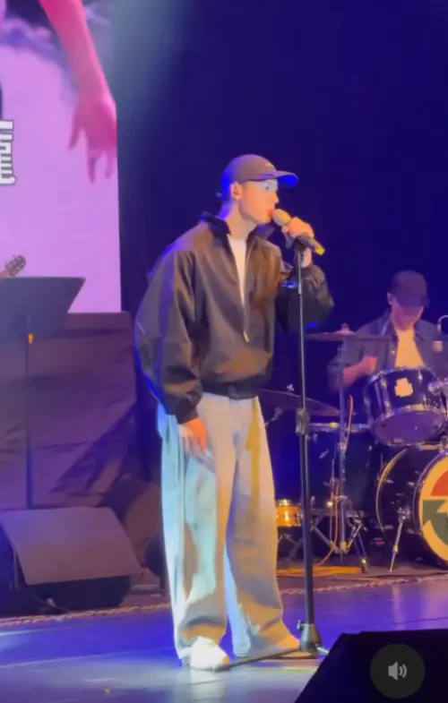 許光漢入伍後加入公益大使團,到處表演。 ▲許光漢入伍後加入公益大使團,到處表演。(圖/翻攝自Threads)